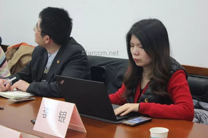 林老师“湿身”事件：公职与家族荣耀的十字路口，创新视角下的多维解读